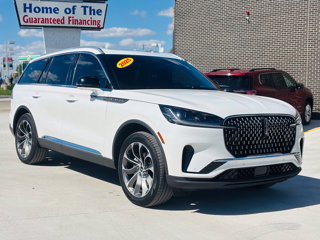 Used 2025 Lincoln Aviator Reserve w/ Illumination Package AWD/4WD image 4