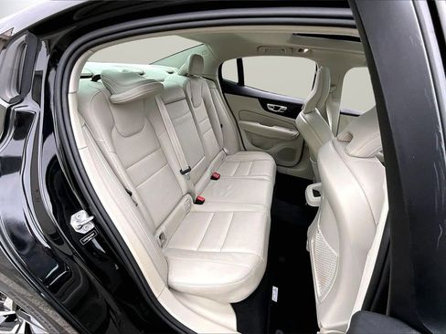 Used 2020 Volvo S60 T5 Momentum image 24