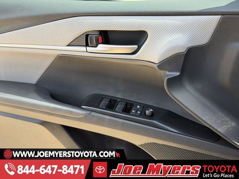 Used 2025 Toyota Camry SE w/ Convenience Package image 26