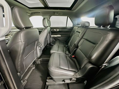 Used 2022 Ford Explorer XLT w/ Equipment Group 202A AWD/4WD image 29