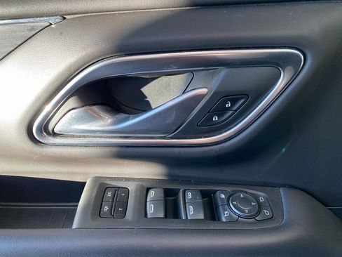 Used 2022 GMC Yukon XL SLT w/ SLT Luxury Package image 12