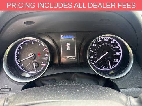 Used 2018 Toyota Camry LE FWD image 3