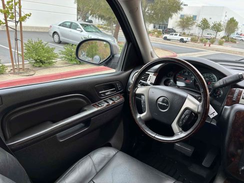 Used 2011 GMC Yukon Denali AWD/4WD image 16