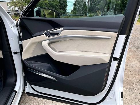 Used 2019 Audi e-tron Prestige AWD/4WD image 23