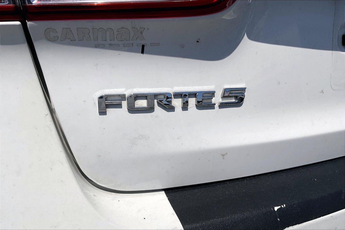 Used 2017 Kia Forte LX FWD image 8