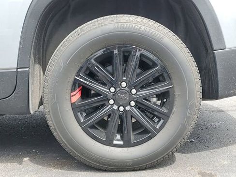 Certified 2023 Chevrolet Traverse LT FWD image 31