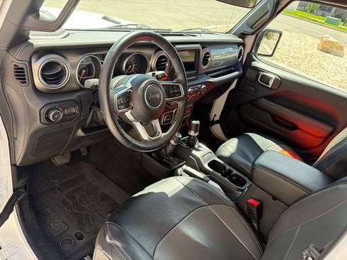 Used 2018 Jeep Wrangler Unlimited Sahara w/ Cold Weather Group AWD/4WD image 14