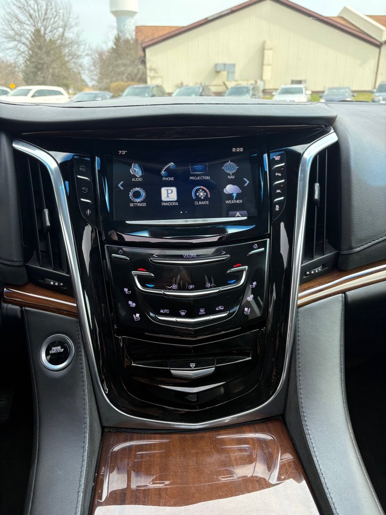 Used 2016 Cadillac Escalade Luxury AWD/4WD image 18