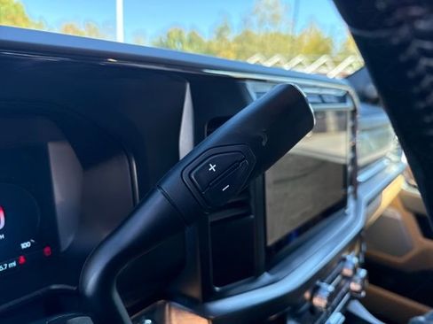 Used 2023 Ford F250 Lariat w/ Black Appearance Package image 23