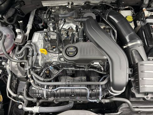 Used 2024 Volkswagen Taos SE image 19