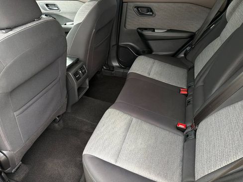 Used 2021 Nissan Rogue S FWD image 11