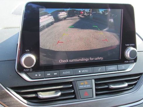 Used 2024 Nissan Altima 2.5 SV FWD image 23