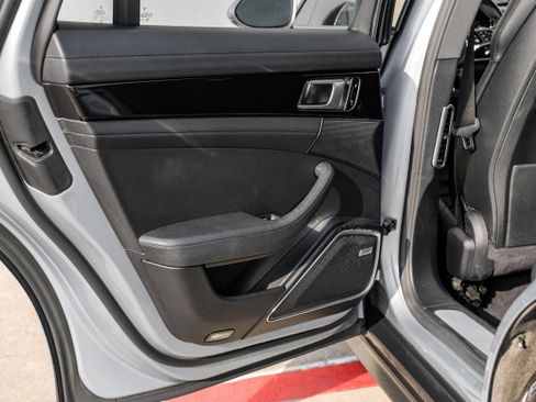 Used 2018 Porsche Panamera image 44