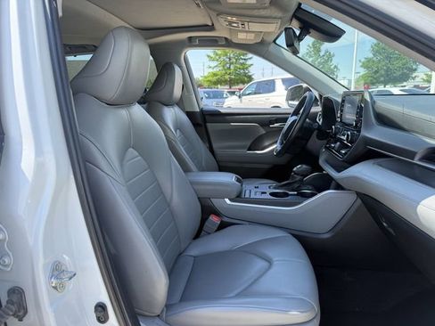 Used 2022 Toyota Highlander XLE FWD image 30