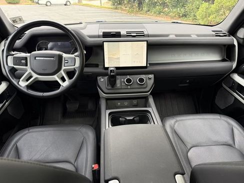Used 2023 Land Rover Defender 130 SE image 16