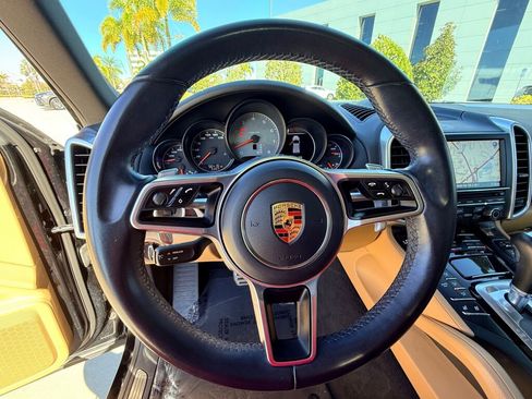 Used 2016 Porsche Cayenne S image 30
