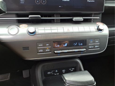 Used 2025 Hyundai Kona SEL AWD/4WD image 19