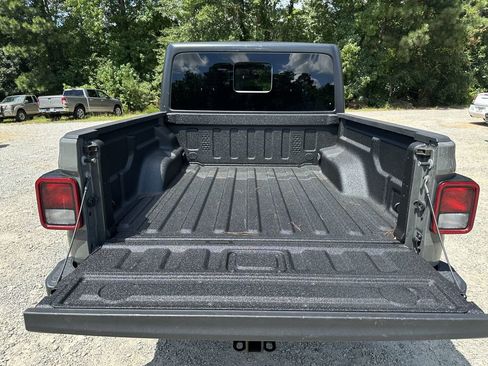 Used 2021 Jeep Gladiator Overland w/ Popular Equipment Package image 19