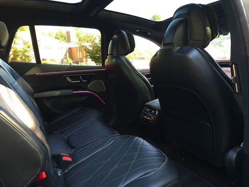 Used 2023 Mercedes-Benz EQS 580 4MATIC SUV image 28