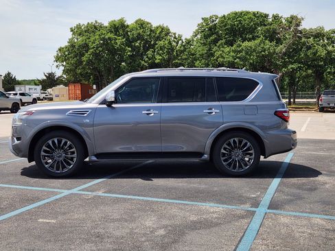 Used 2022 Nissan Armada Platinum w/ Captain's Chairs Package AWD/4WD image 3