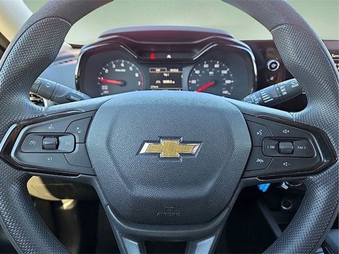 Certified 2025 Chevrolet Trax LS image 24