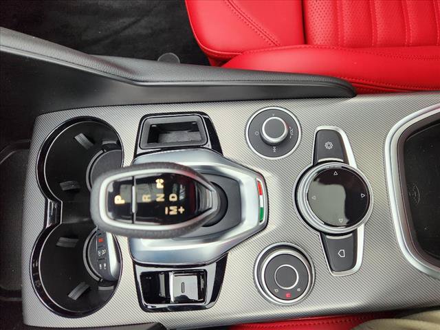Used 2024 Alfa Romeo Giulia Veloce AWD/4WD image 36