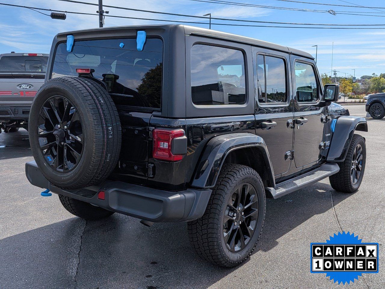 Used 2023 Jeep Wrangler Unlimited Sahara AWD/4WD image 4