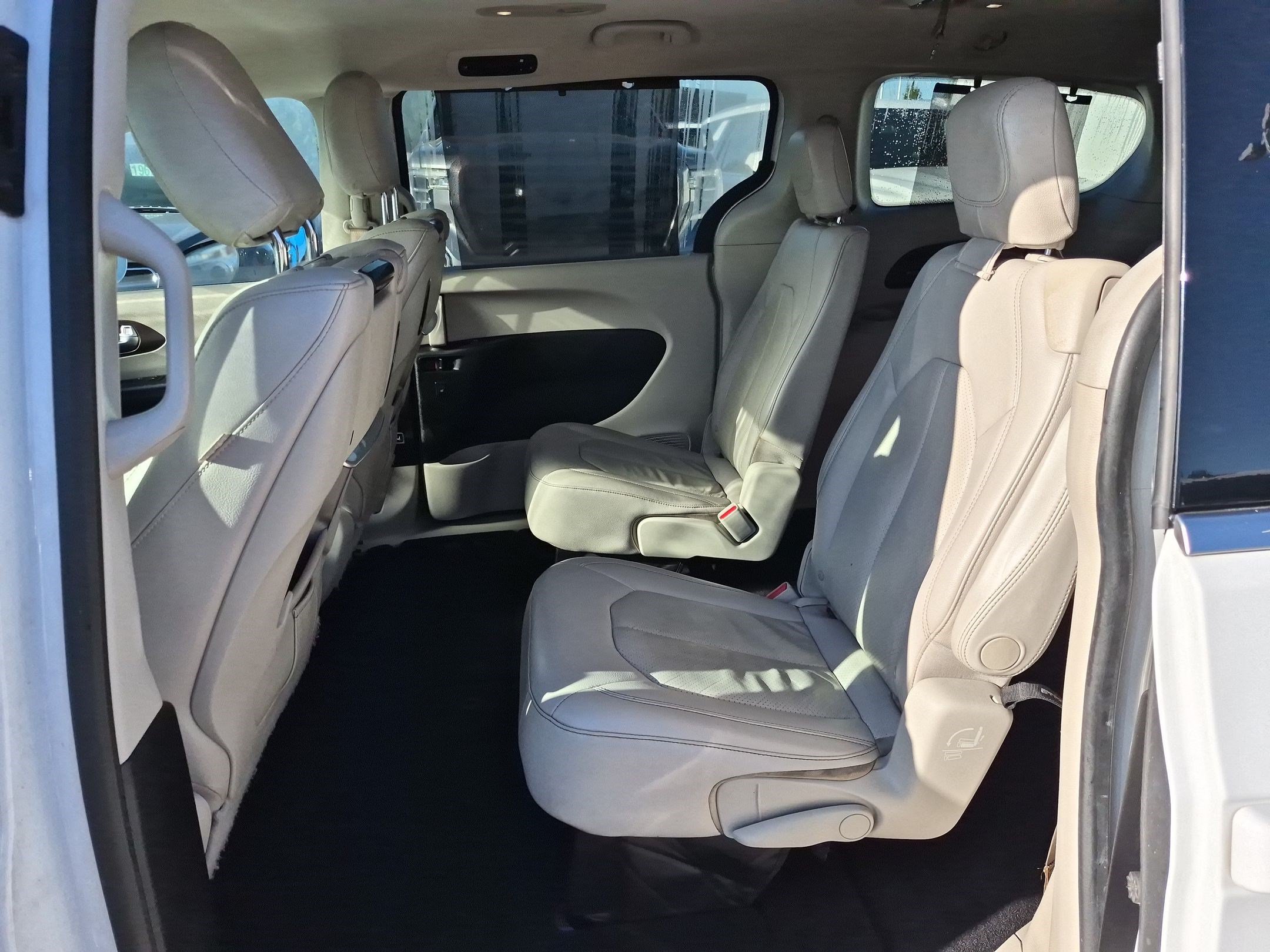 Used 2017 Chrysler Pacifica Touring-L Plus w/ Tire & Wheel Group FWD image 26