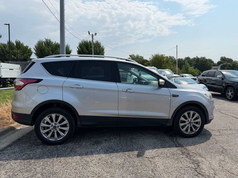 Used 2017 Ford Escape Titanium w/ Equipment Group 301A AWD/4WD image 2