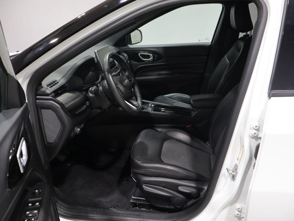 Certified 2023 Jeep Compass Latitude AWD/4WD image 12