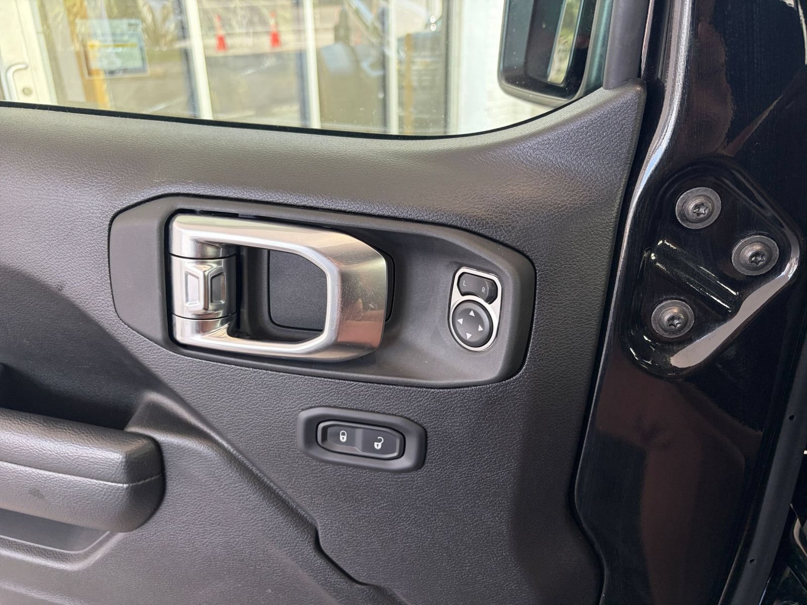 Used 2026 Jeep Wrangler Unlimited Rubicon AWD/4WD image 18