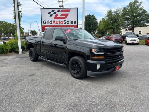 Used 2018 Chevrolet Silverado 1500 LT w/ Texas Edition AWD/4WD image 2