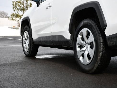 Used 2020 Toyota RAV4 LE image 9