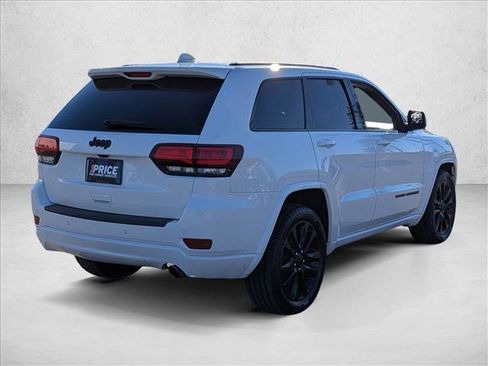 Used 2018 Jeep Grand Cherokee Altitude RWD image 5