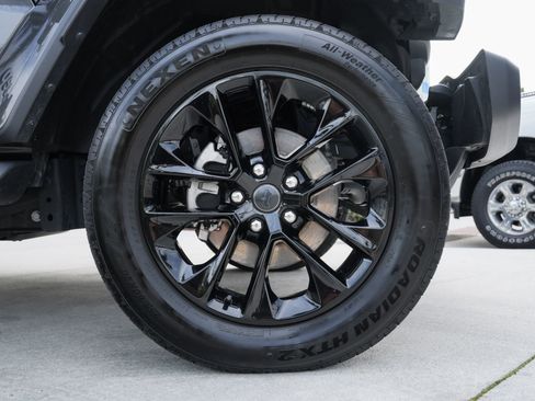 Used 2025 Jeep Wrangler Unlimited Sahara AWD/4WD image 27