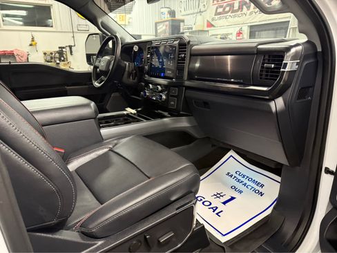 Used 2024 Ford F250 Lariat w/ Lariat Ultimate Package image 47
