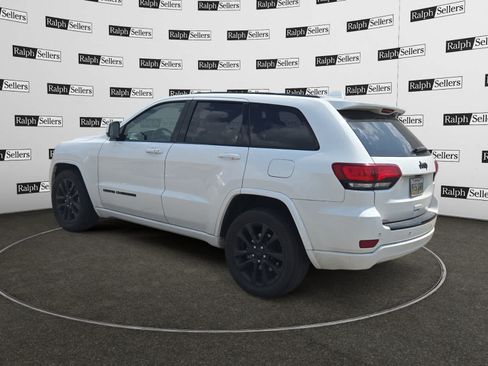 Used 2018 Jeep Grand Cherokee Altitude RWD image 4
