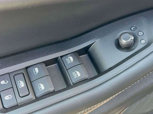 Used 2024 Jeep Grand Cherokee Limited image 25