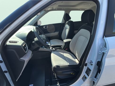 New 2026 Hyundai Venue SEL FWD image 19