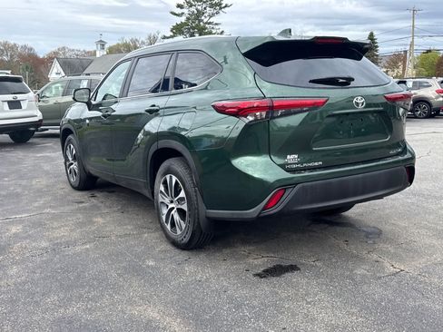 Used 2023 Toyota Highlander XLE AWD/4WD image 5