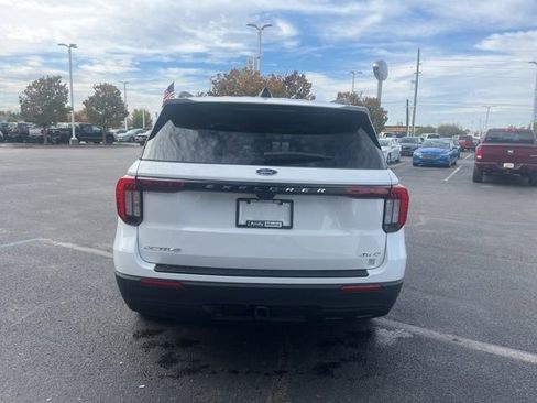Used 2025 Ford Explorer Active image 7