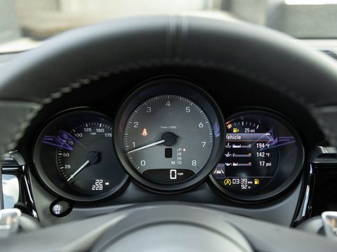 Certified 2025 Porsche Macan S image 14