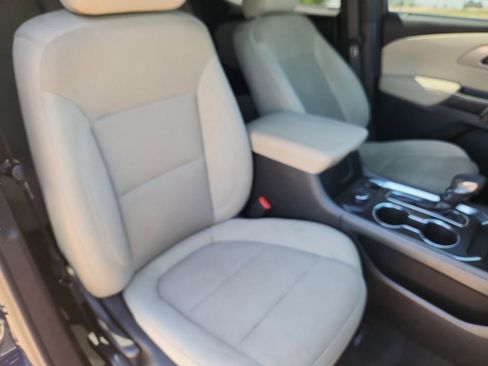 Used 2022 Chevrolet Traverse LS AWD/4WD image 13