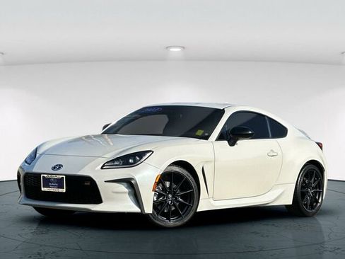 Used 2023 Toyota GR86 Premium image 2