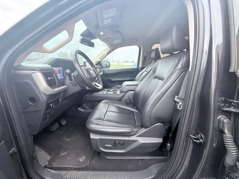 Used 2024 Ford Expedition Max XLT image 8