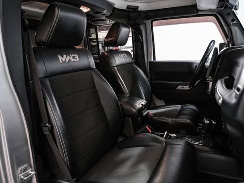 Used 2012 Jeep Wrangler Unlimited Rubicon AWD/4WD image 37