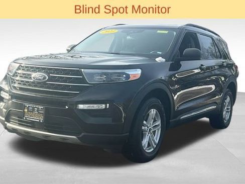 Used 2023 Ford Explorer XLT image 4