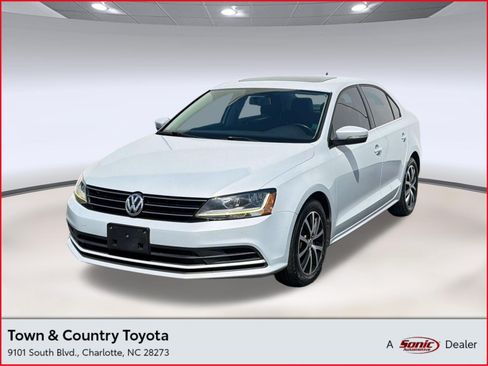 Used 2017 Volkswagen Jetta SE FWD image 1