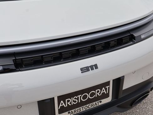 Certified 2025 Porsche 911 Carrera RWD image 6