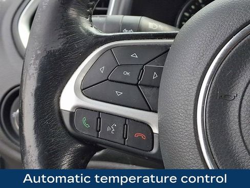 Used 2019 Jeep Renegade Latitude w/ Cold Weather Group image 7